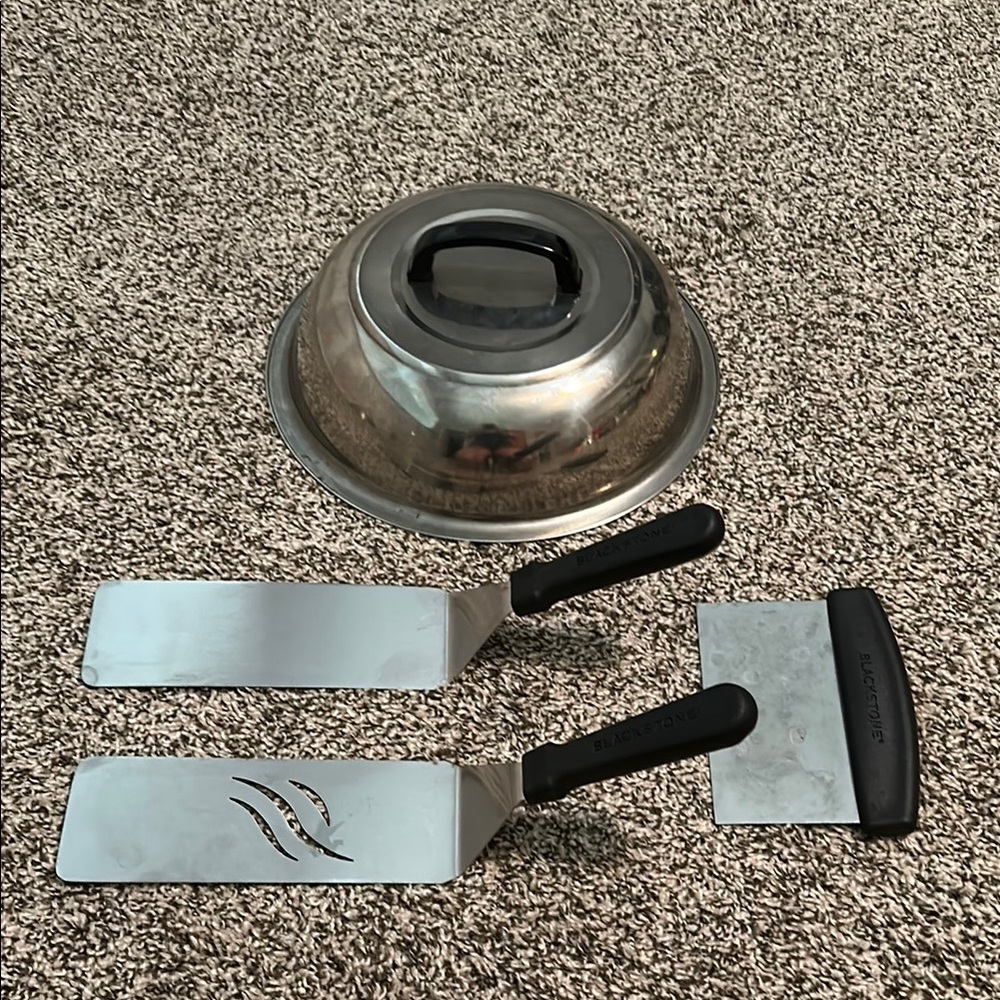Blackstone Cooking Tool Set with Black Handles and cover